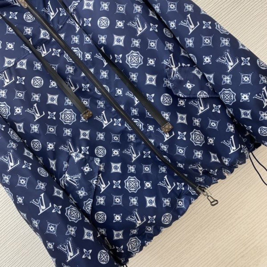 LOUIS VUITTON ルイヴィトン スーパーコピー 上下セット 機能的で洗練されたデザイン