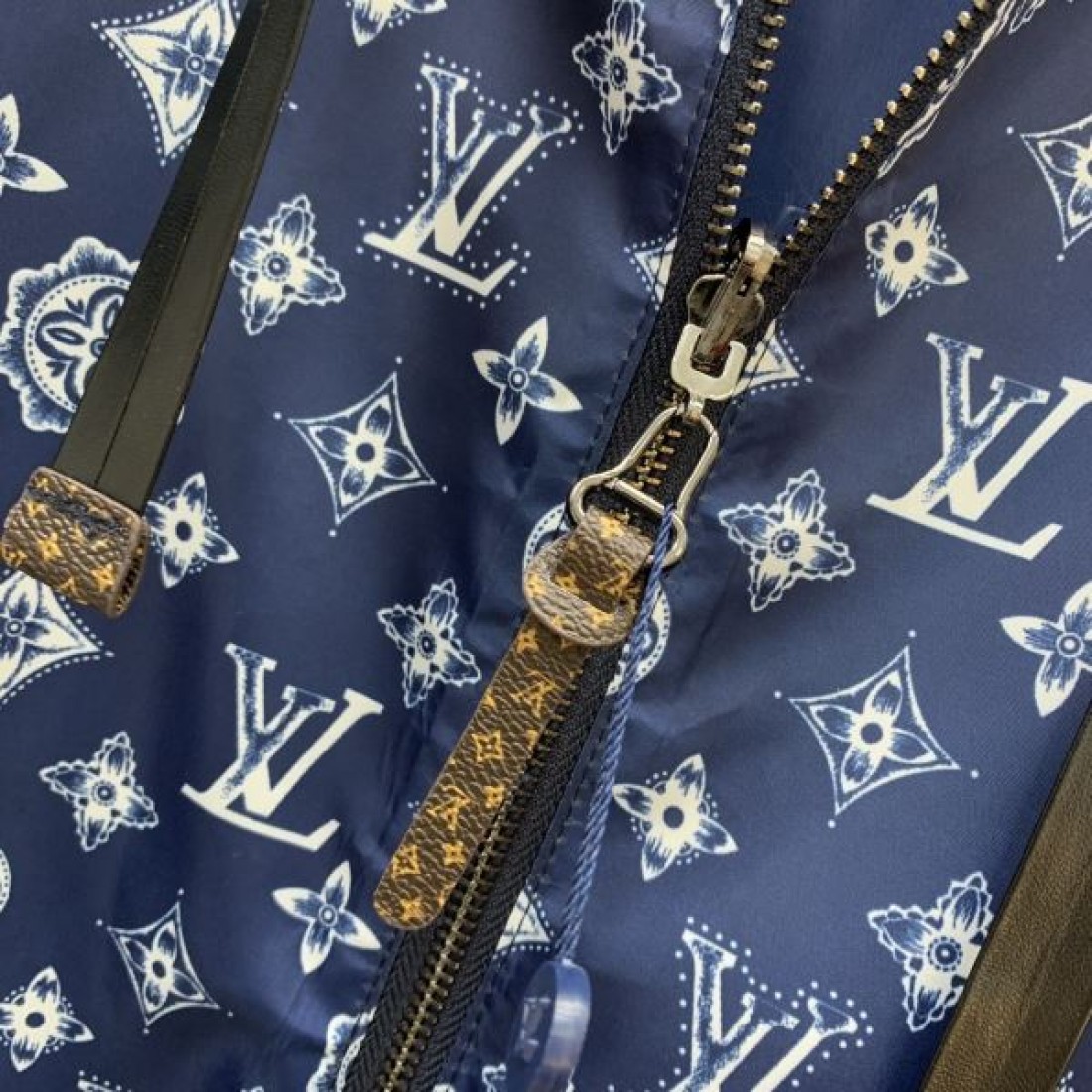 LOUIS VUITTON ルイヴィトン スーパーコピー 上下セット 機能的で洗練されたデザイン
