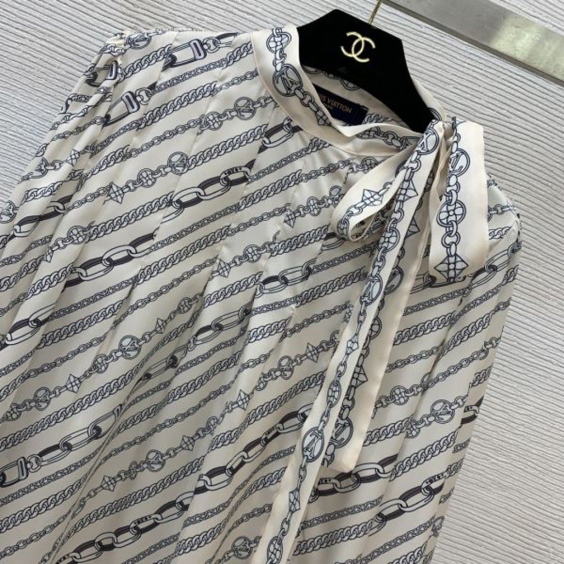 ヴィンテージ感漂う LOUIS VUITTON ルイヴィトン コピー 長袖シャツ で魅力を演出