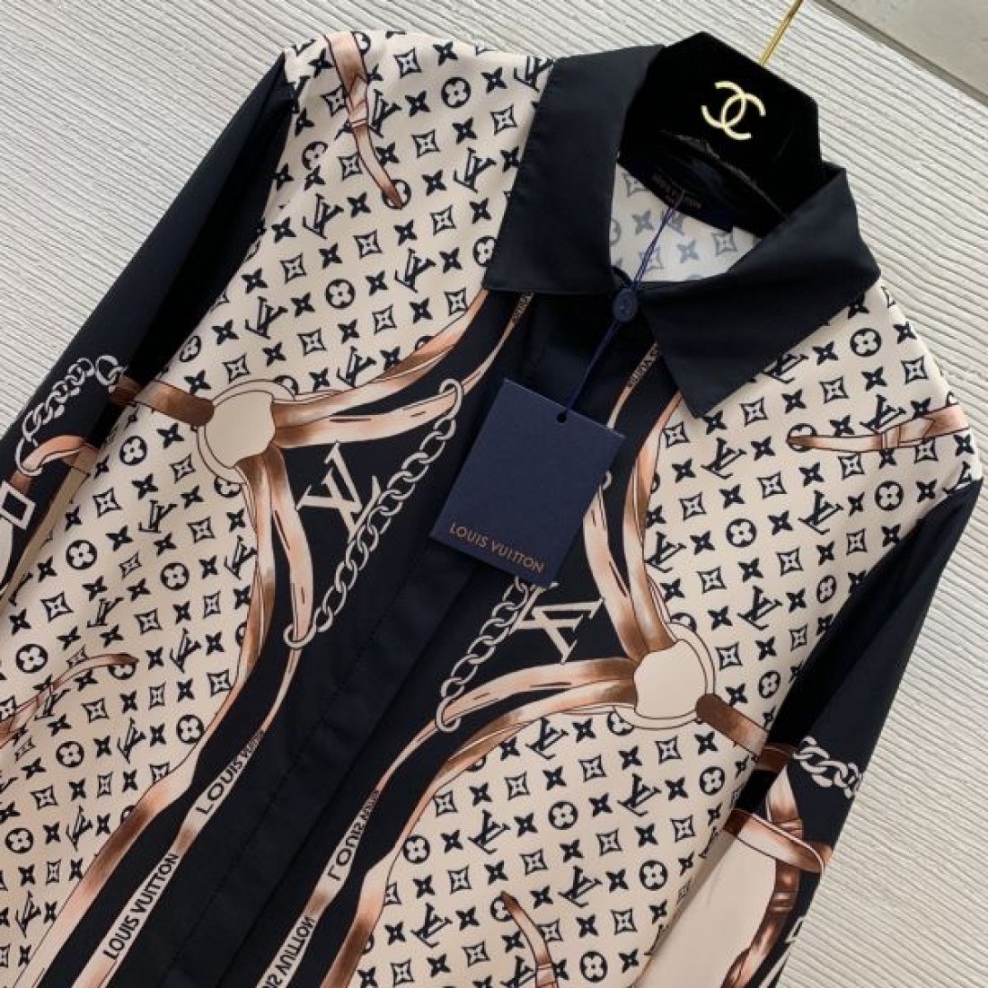 上質で快適な着心地 LOUIS VUITTON ルイヴィトンコピー 上下セット