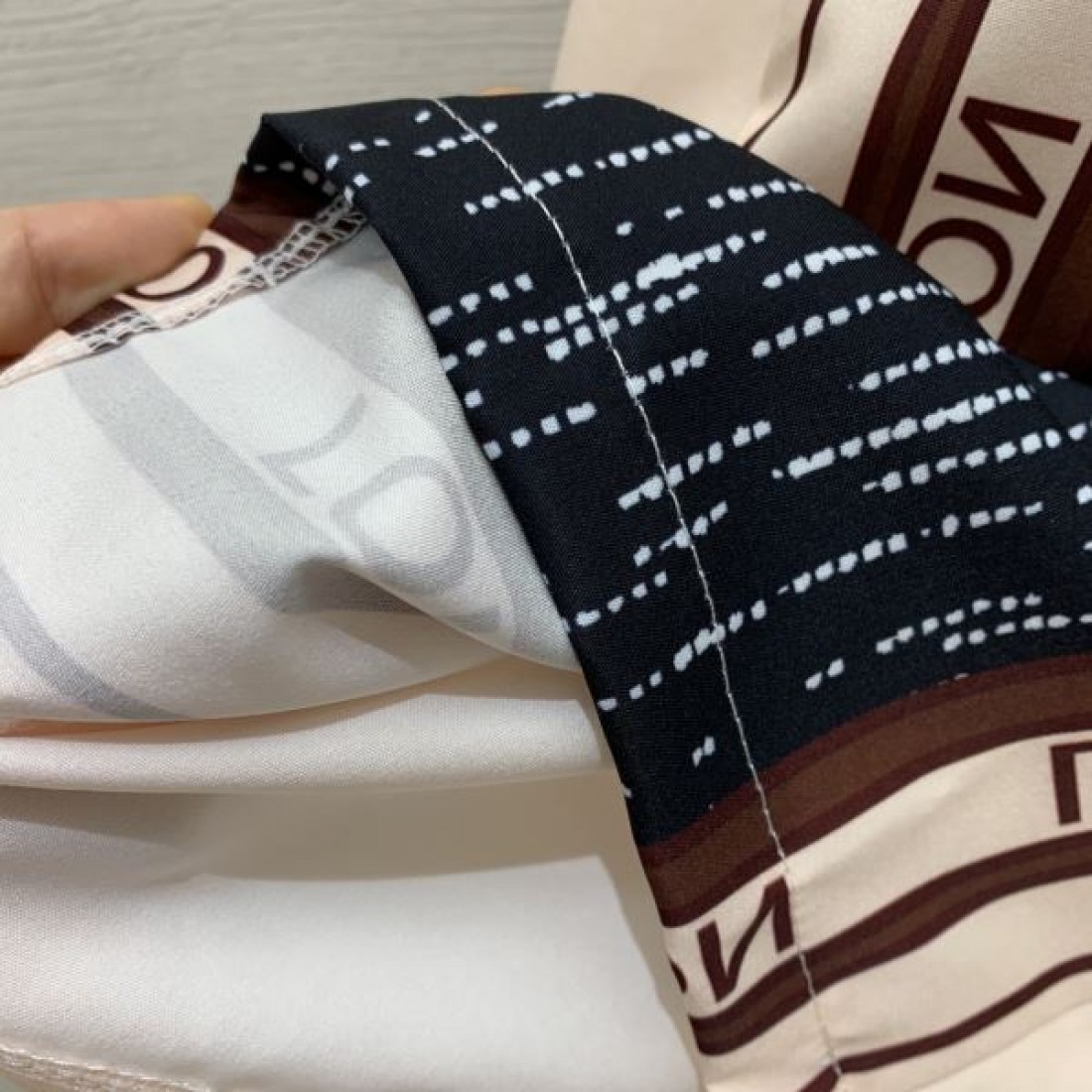 上質で快適な着心地 LOUIS VUITTON ルイヴィトンコピー 上下セット