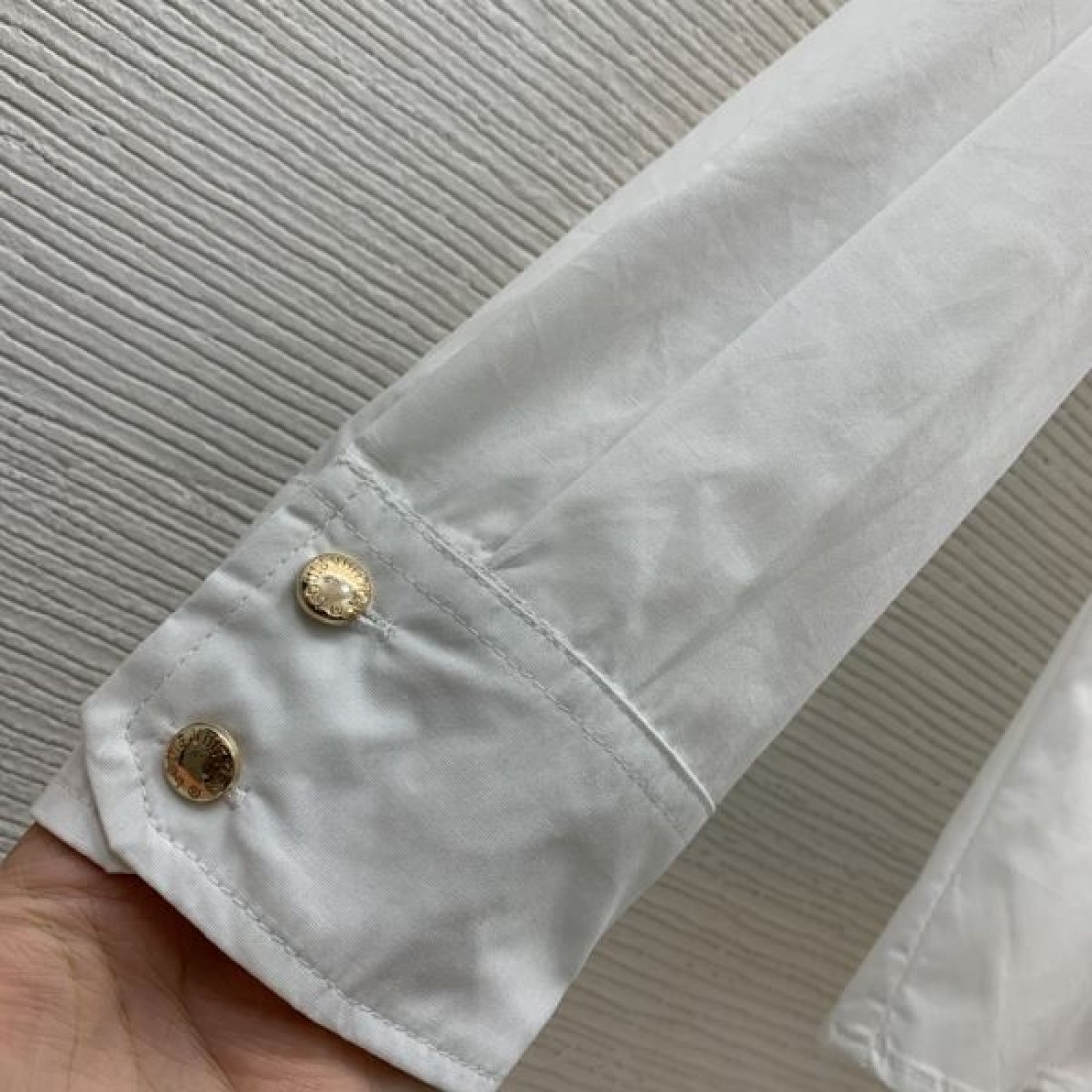 LOUIS VUITTON ルイヴィトン コピー 長袖シャツ 控えめでエレガントな一着