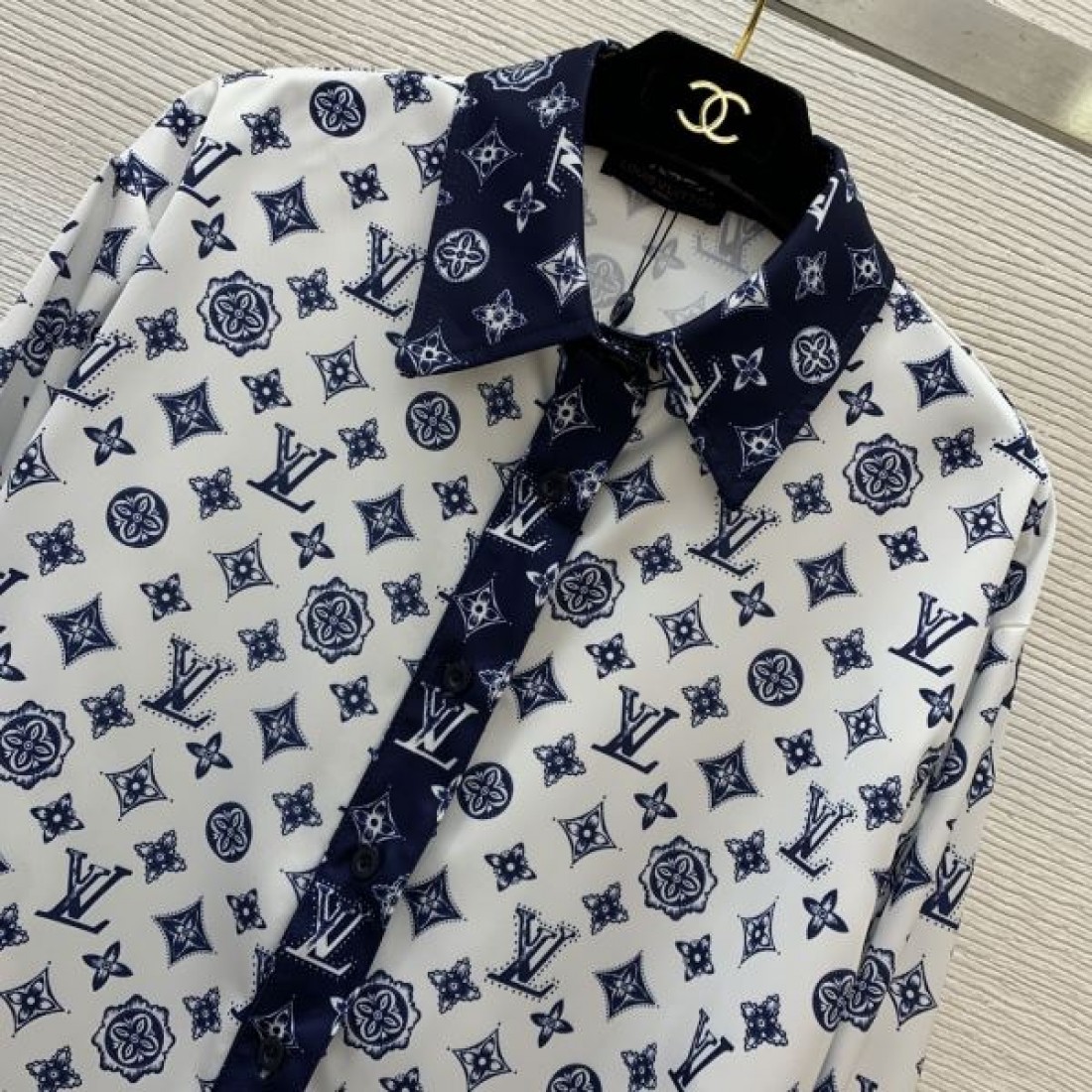 洗練とモードを兼ね備えた LOUIS VUITTON ルイヴィトン コピー 上下セット