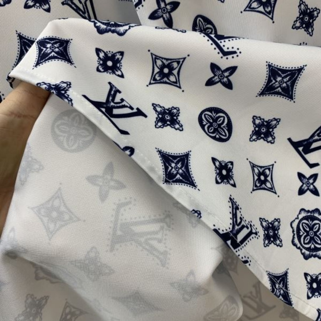 洗練とモードを兼ね備えた LOUIS VUITTON ルイヴィトン コピー 上下セット
