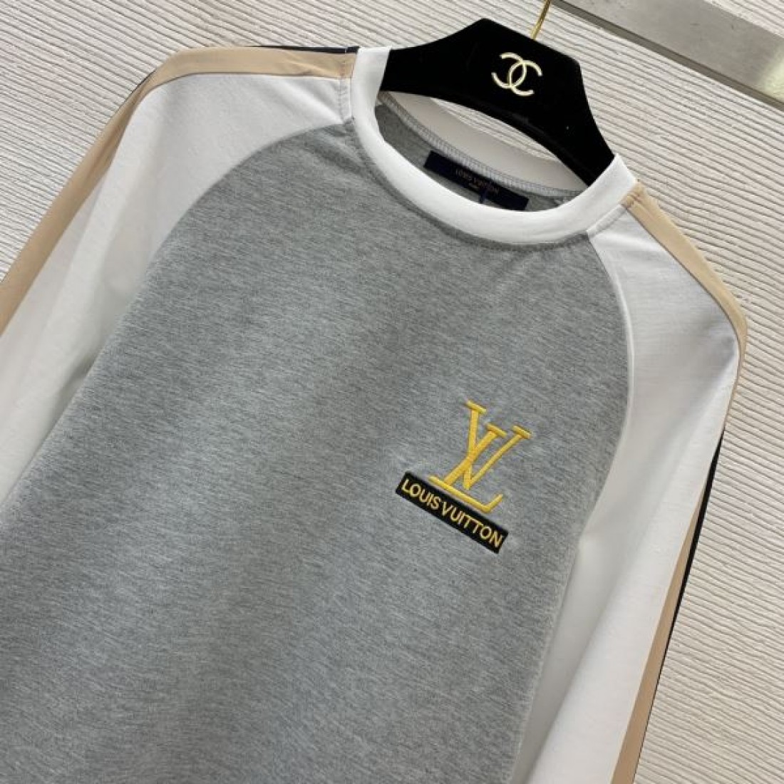 動きやすく軽やかな LOUIS VUITTON ルイヴィトンコピー 上下セット