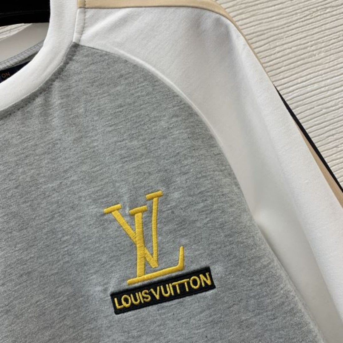 動きやすく軽やかな LOUIS VUITTON ルイヴィトンコピー 上下セット