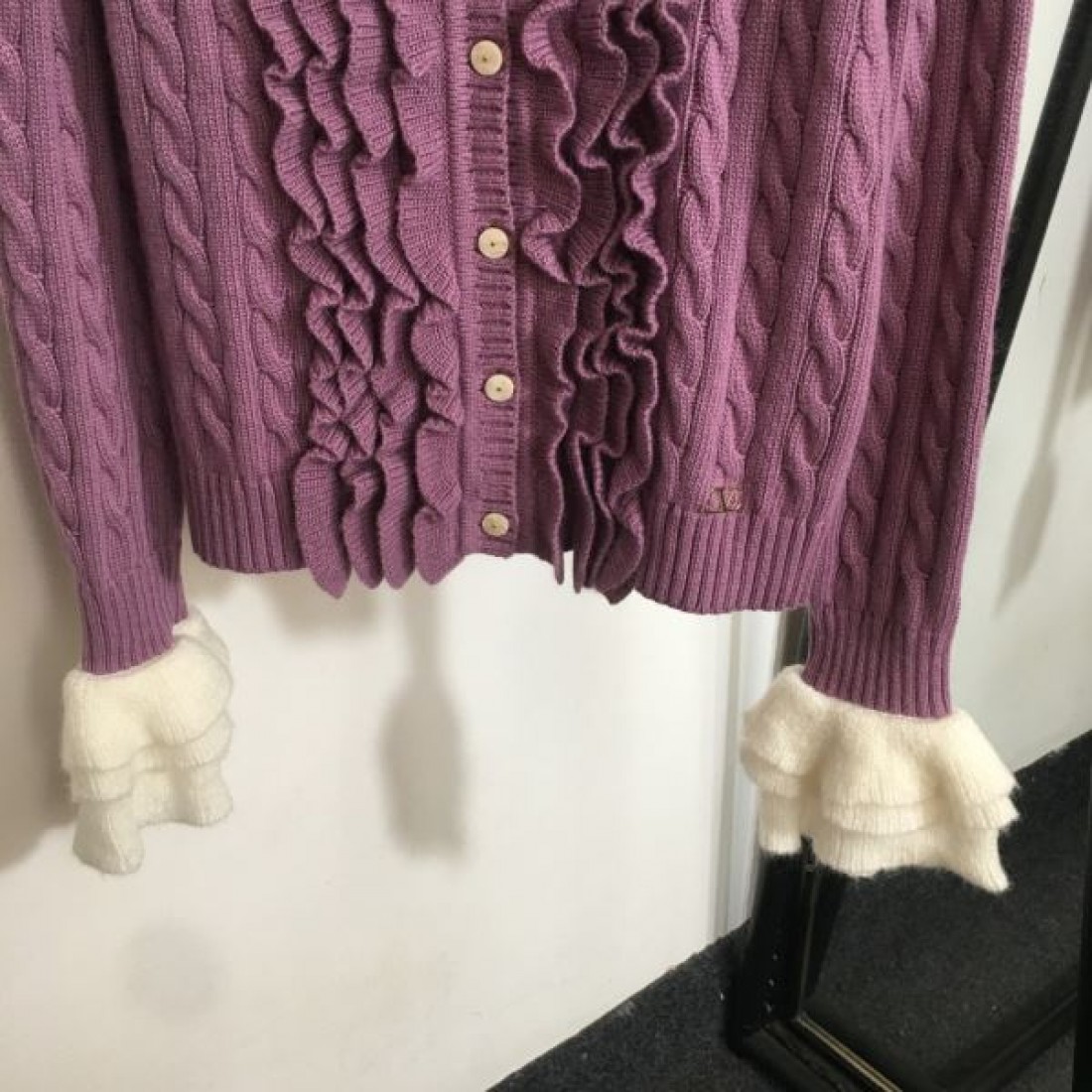  柔らかく高級感あふれる VALENTINO ヴァレンティノ コピー ニットカーディガン