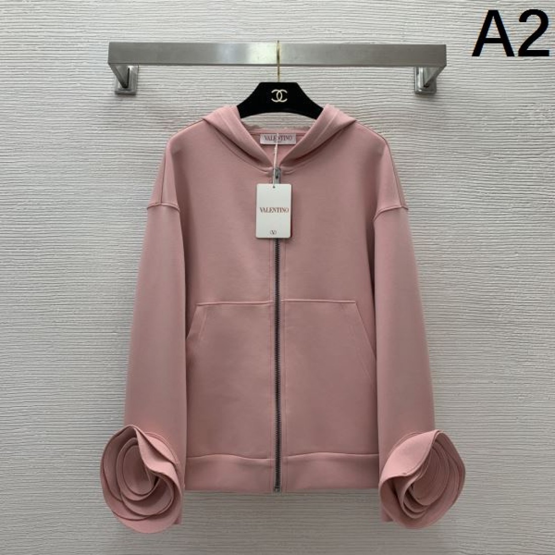 気品と存在感を兼ね備えた VALENTINO ヴァレンティノ コピー コート