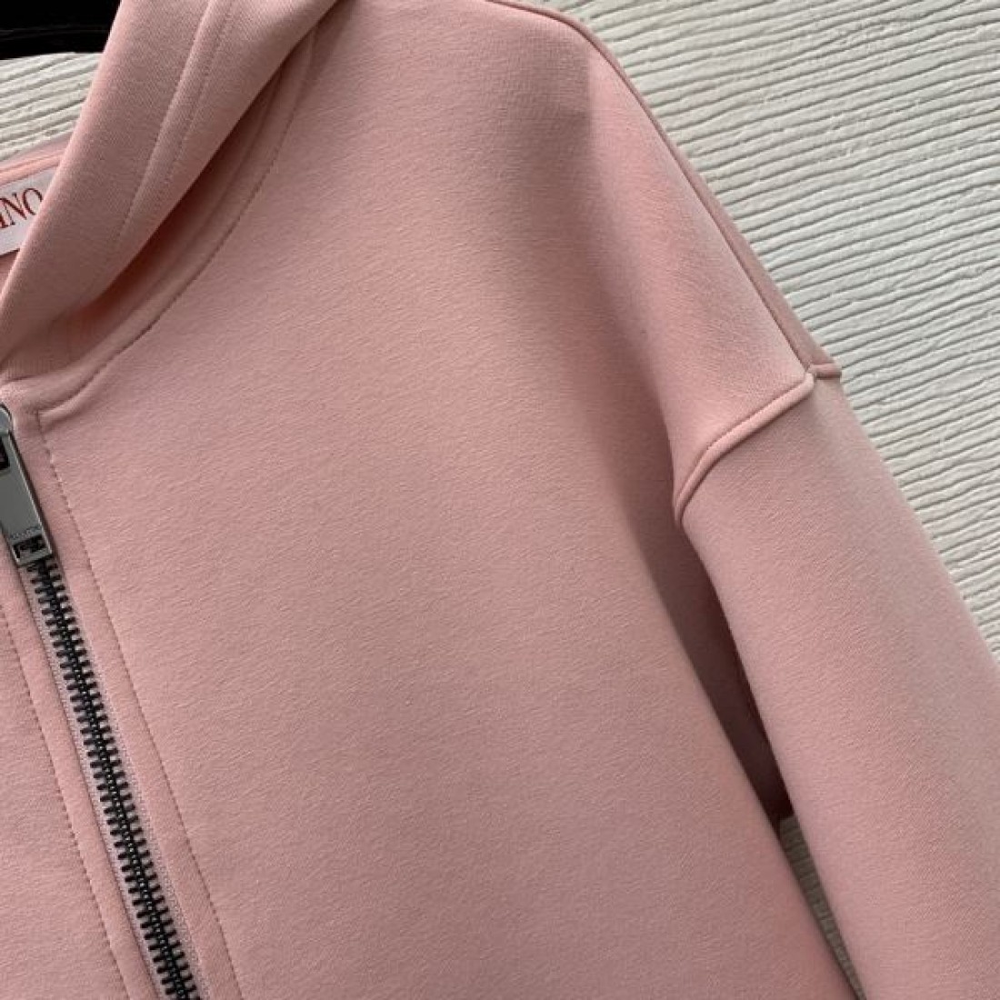 気品と存在感を兼ね備えた VALENTINO ヴァレンティノ コピー コート