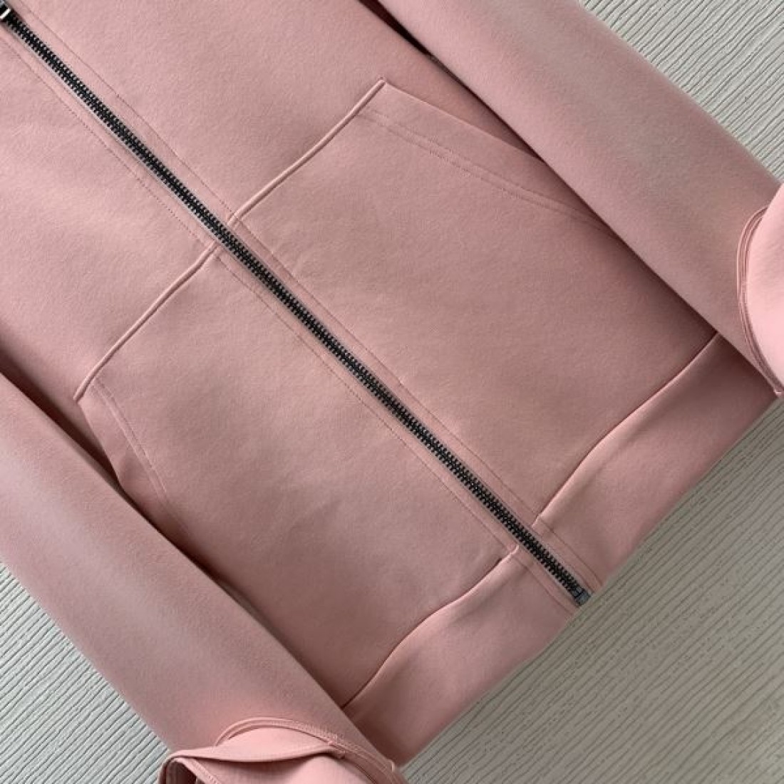 気品と存在感を兼ね備えた VALENTINO ヴァレンティノ コピー コート
