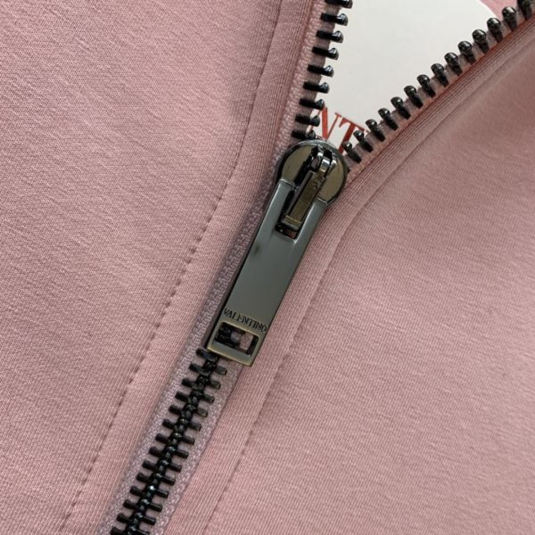 気品と存在感を兼ね備えた VALENTINO ヴァレンティノ コピー コート