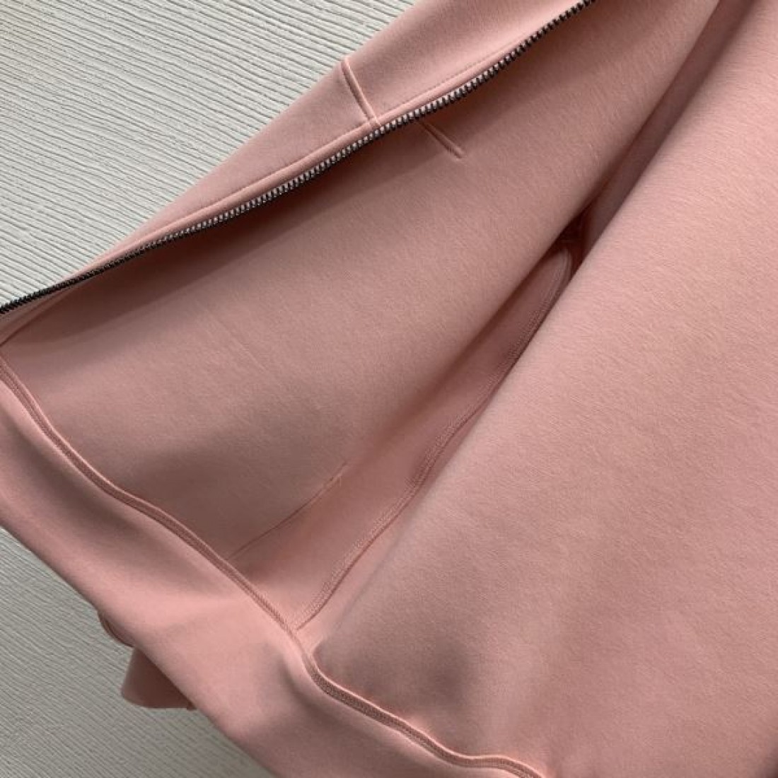 気品と存在感を兼ね備えた VALENTINO ヴァレンティノ コピー コート