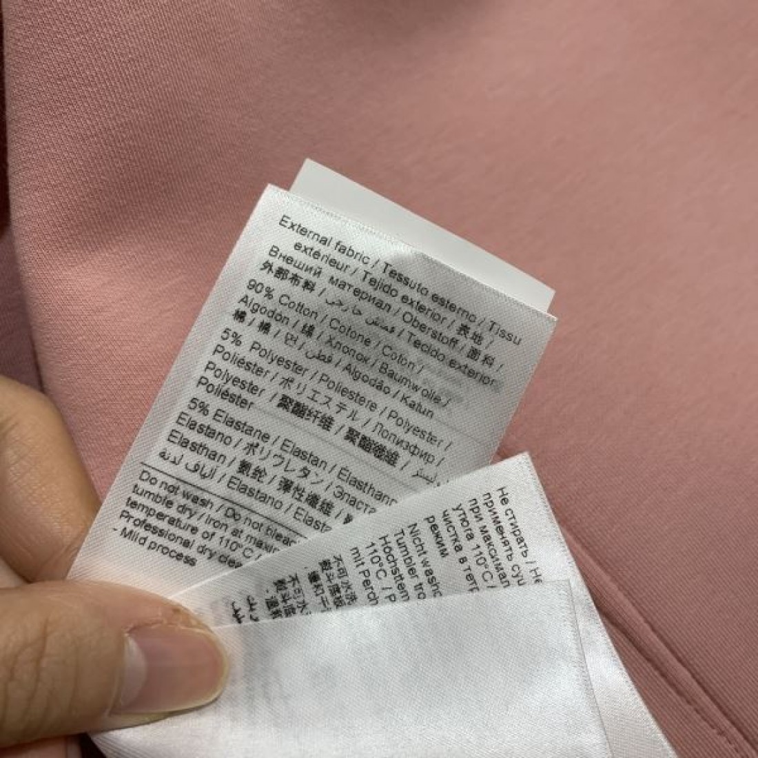 気品と存在感を兼ね備えた VALENTINO ヴァレンティノ コピー コート