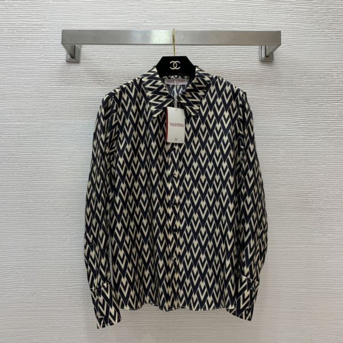 現代的でクリーンな印象 VALENTINO ヴァレンティノ コピー 長袖シャツ