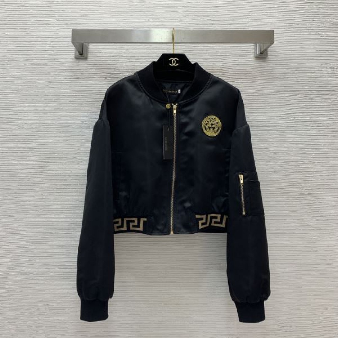 ラグジュアリーな存在感漂う VERSACE ヴェルサーチェ コピー コート