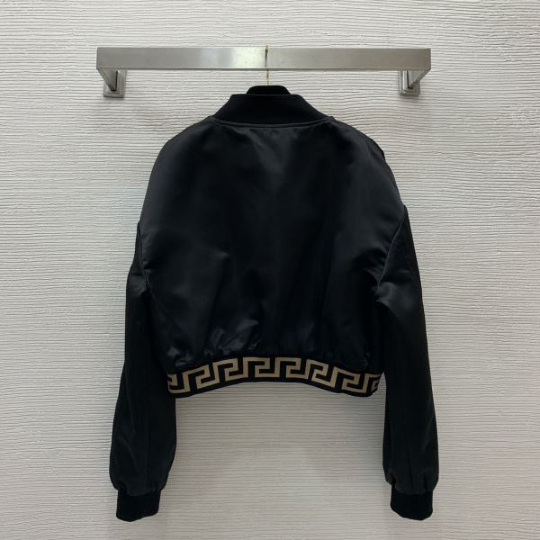 ラグジュアリーな存在感漂う VERSACE ヴェルサーチェ コピー コート