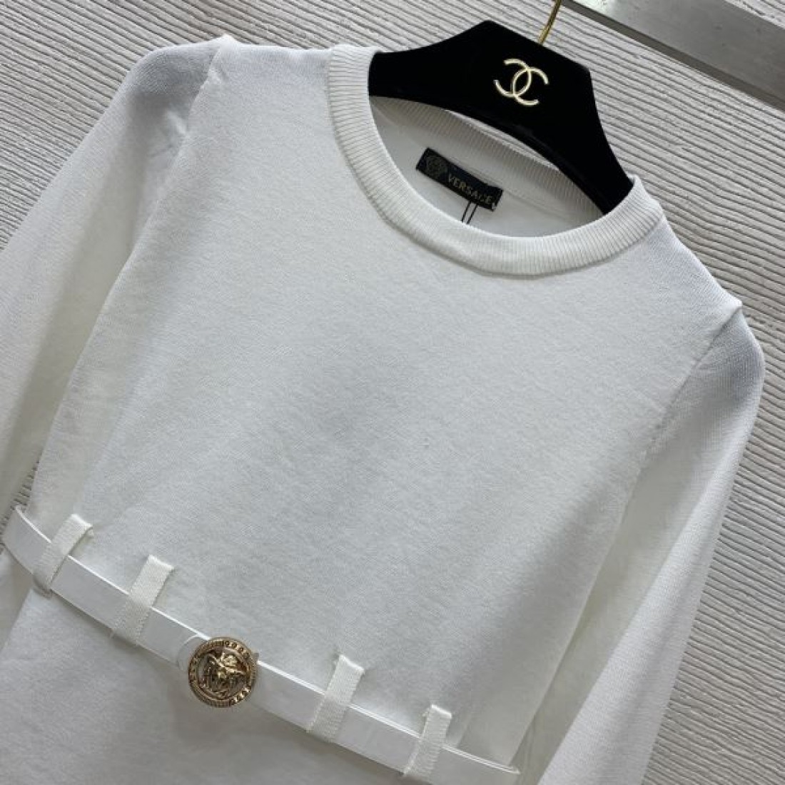 大人っぽくスマートな VERSACE ヴェルサーチェ コピー 長袖ニット 