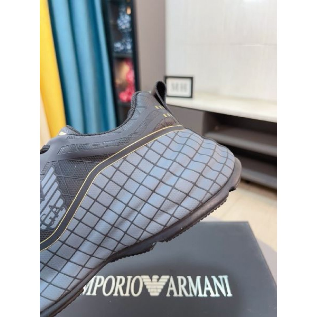ARMANI アルマーニ コピー カジュアルシューズ トレンド感ある華やかな一足
