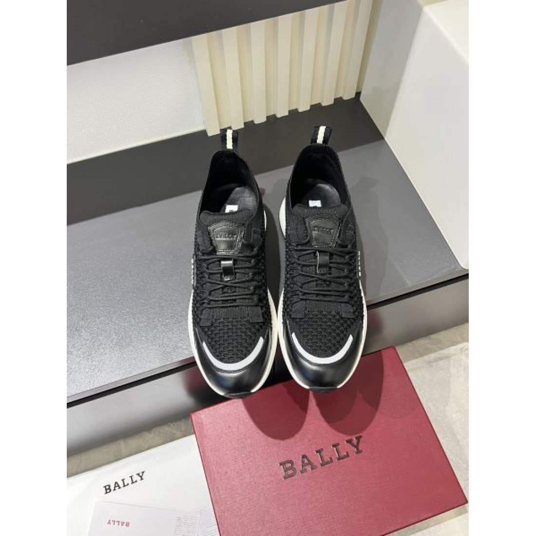 快適さと高級感を兼ね備えた BALLY バリー コピー スニーカー 軽やかな一足