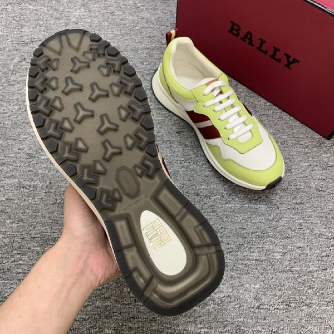 バリー コピー スニーカー BALLY履くたびに気分が上がるデザイン性