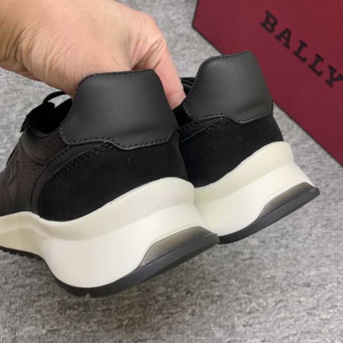 上質で軽やかな履き心地BALLY バリー コピー スニーカー モダンな印象も魅力