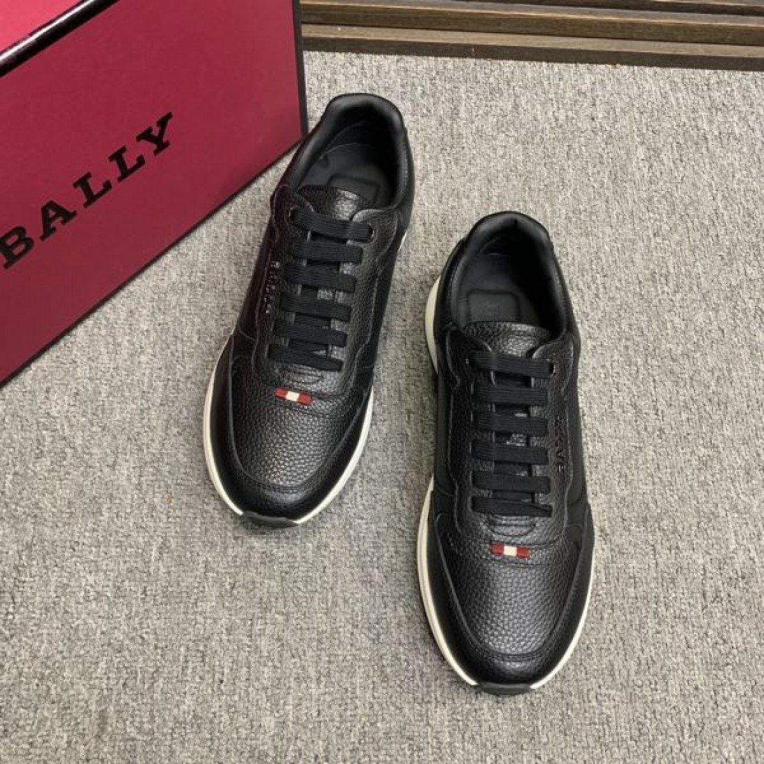  トレンド感溢れるデザインBALLY バリー コピー スニーカー 軽快なシルエットが特徴