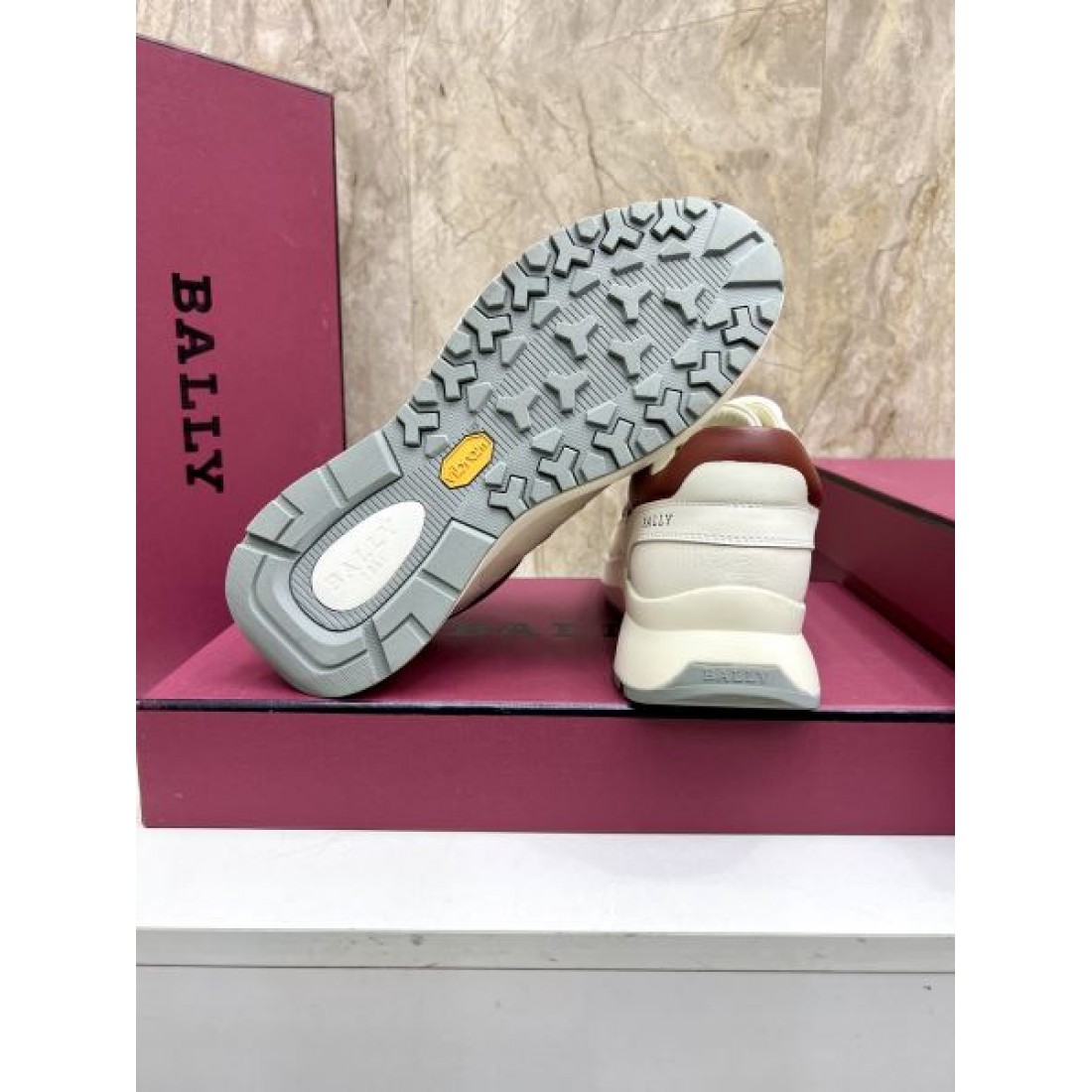 BALLY バリー コピー スニーカー シンプルで高級感漂う大人カジュアルに最適な一足
