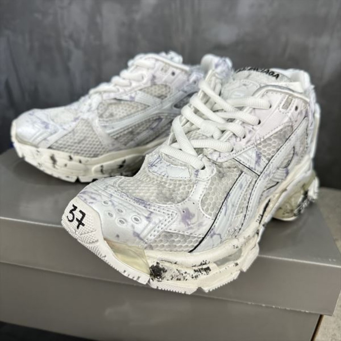 見逃し厳禁 BALENCIAGA バレンシアガ コピー スニーカー 迷わずゲット