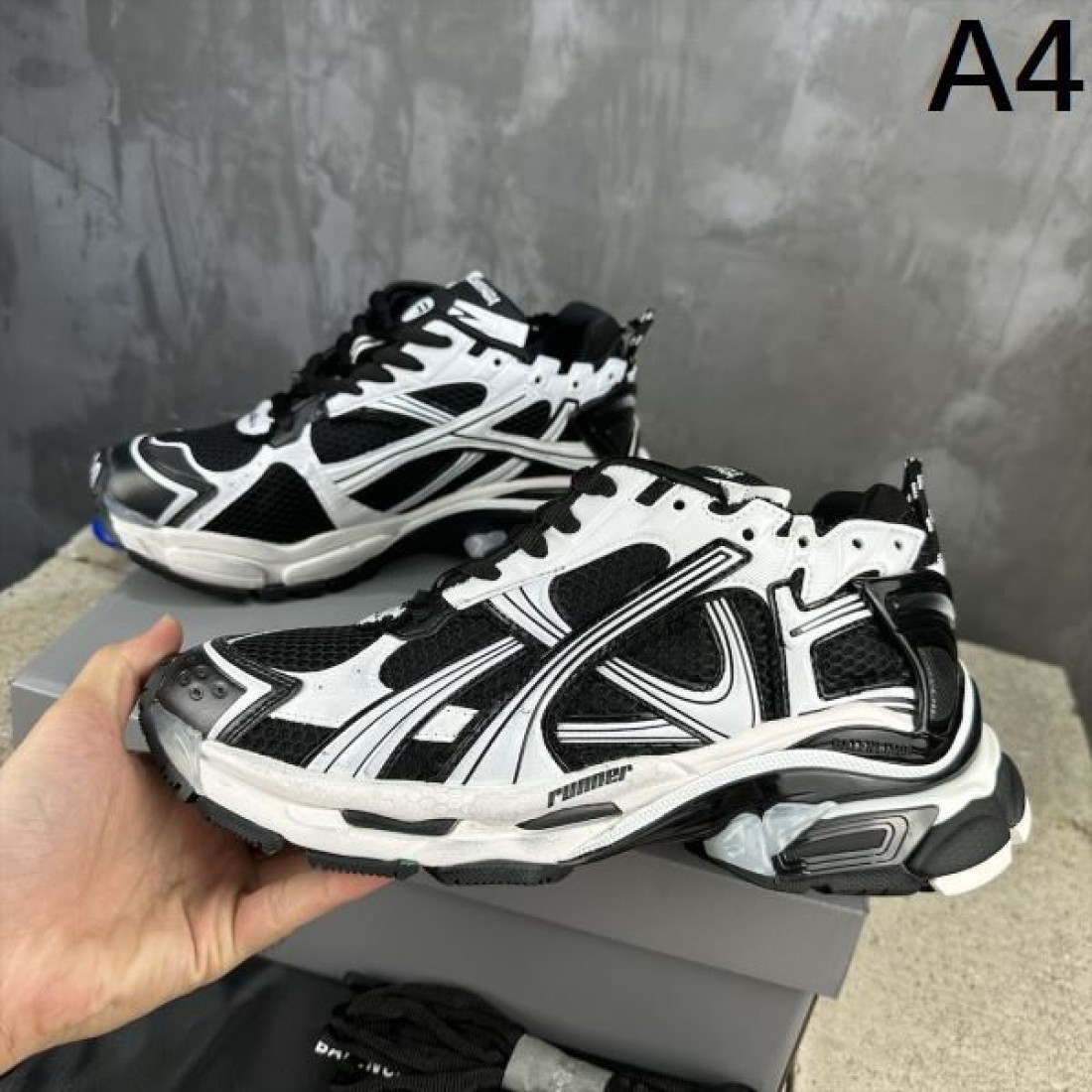 大人カジュアルに BALENCIAGA バレンシアガ コピー スニーカー 早い者勝ち