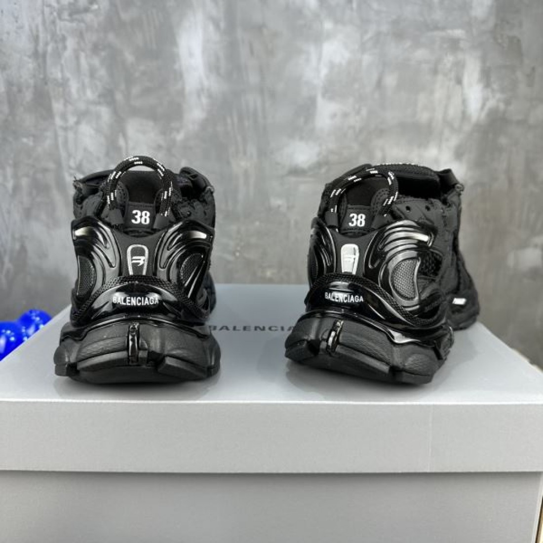 大人カジュアルに BALENCIAGA バレンシアガ コピー スニーカー 早い者勝ち