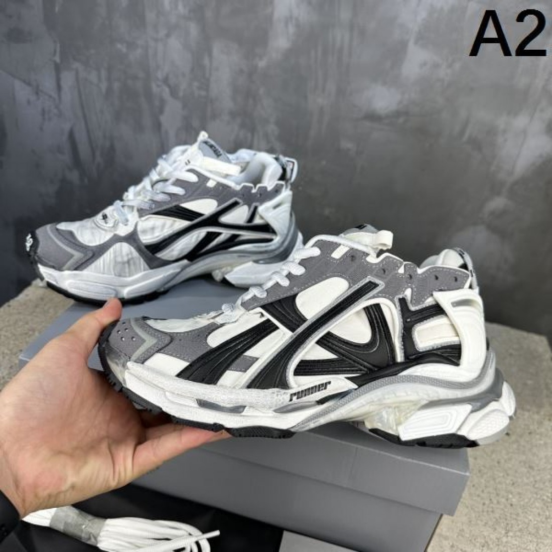 旬コーデに最適 BALENCIAGA バレンシアガ コピー スニーカー オールシーズン活躍