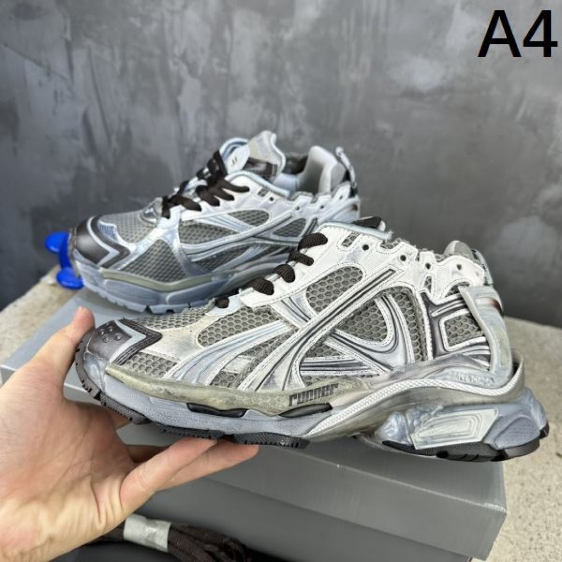 旬コーデに最適 BALENCIAGA バレンシアガ コピー スニーカー オールシーズン活躍