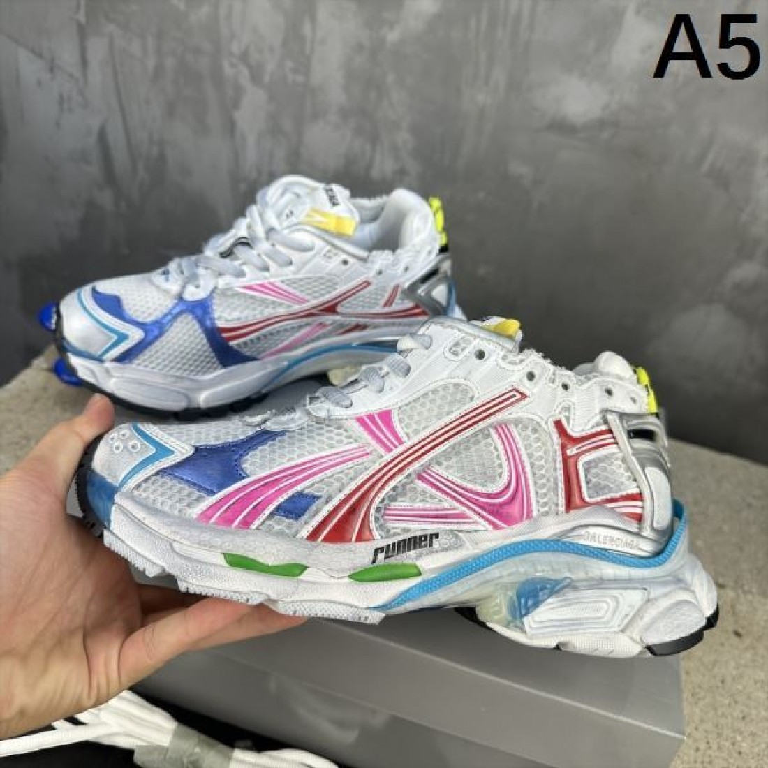 旬コーデに最適 BALENCIAGA バレンシアガ コピー スニーカー オールシーズン活躍