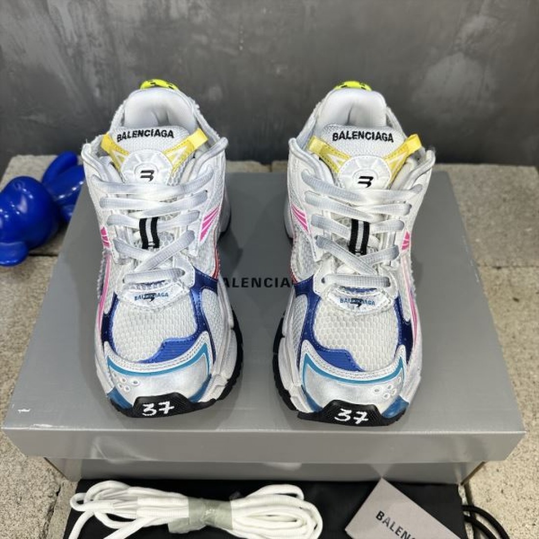 旬コーデに最適 BALENCIAGA バレンシアガ コピー スニーカー オールシーズン活躍
