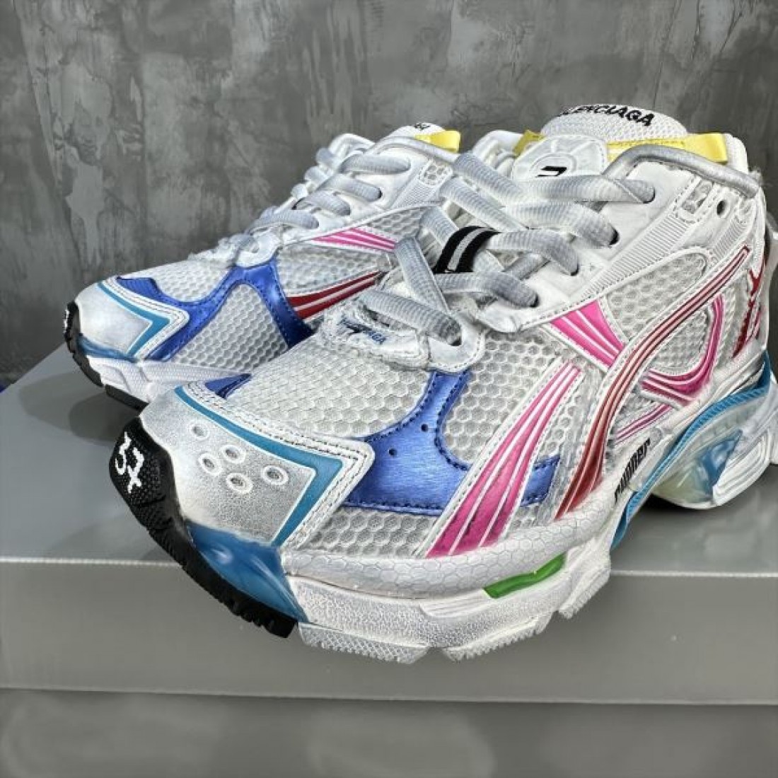 旬コーデに最適 BALENCIAGA バレンシアガ コピー スニーカー オールシーズン活躍