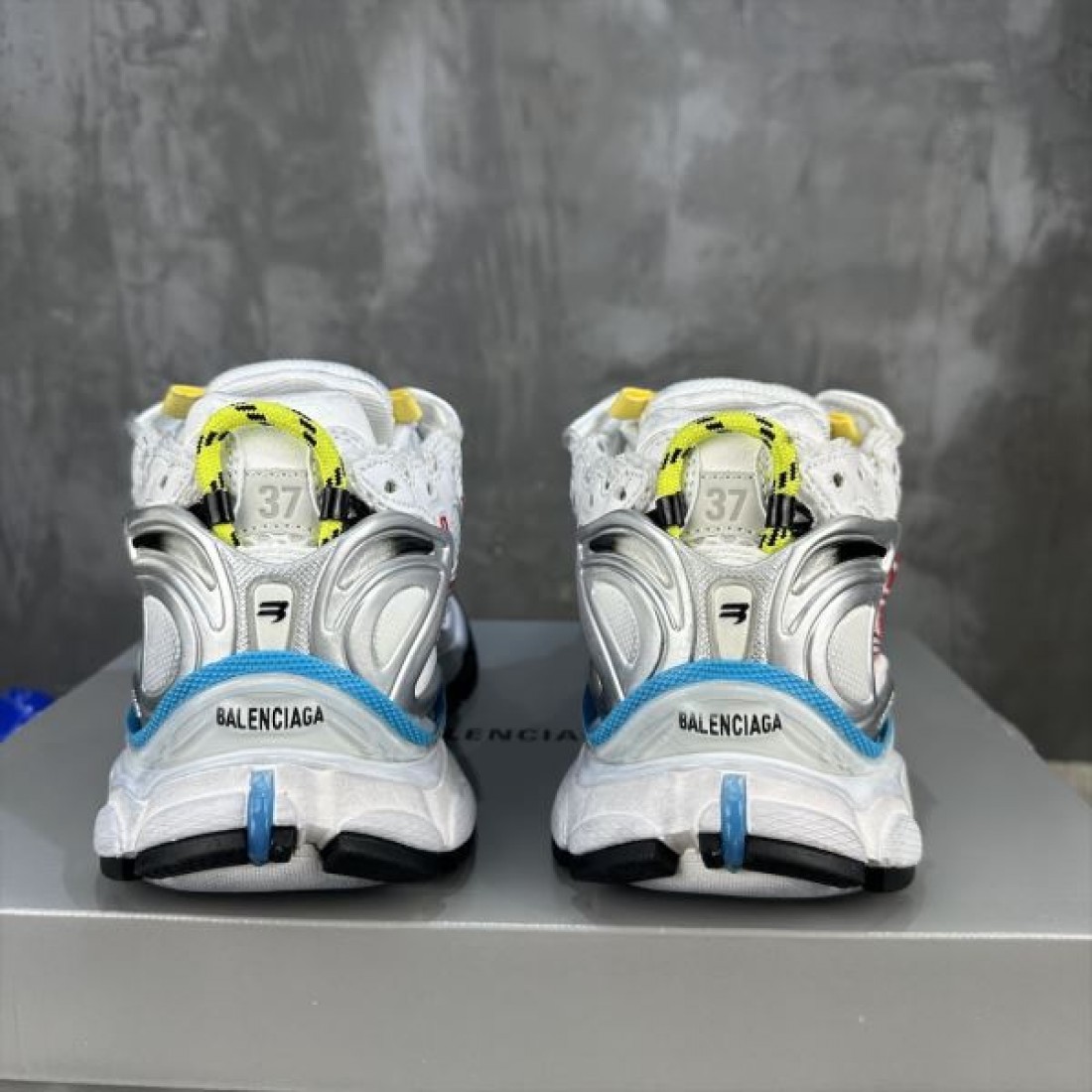 旬コーデに最適 BALENCIAGA バレンシアガ コピー スニーカー オールシーズン活躍