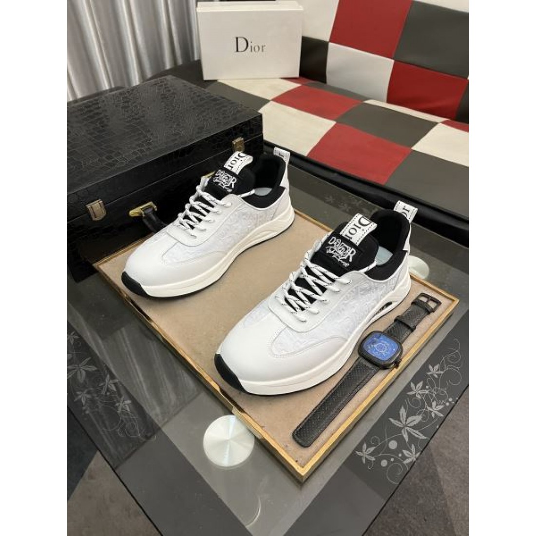 精巧な ディオール コピー スニーカー DIOR 着こなしに品格を添えて