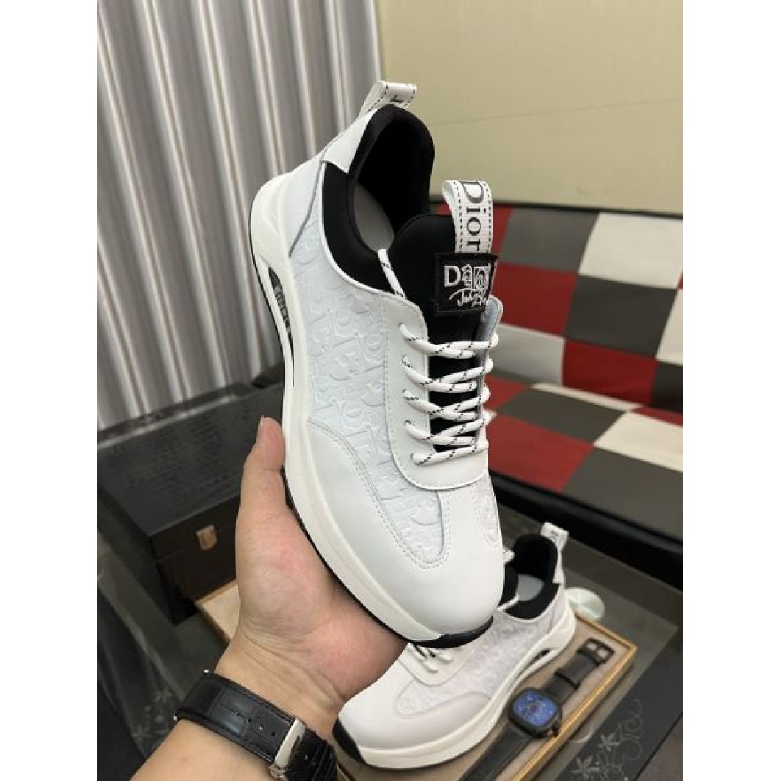 精巧な ディオール コピー スニーカー DIOR 着こなしに品格を添えて