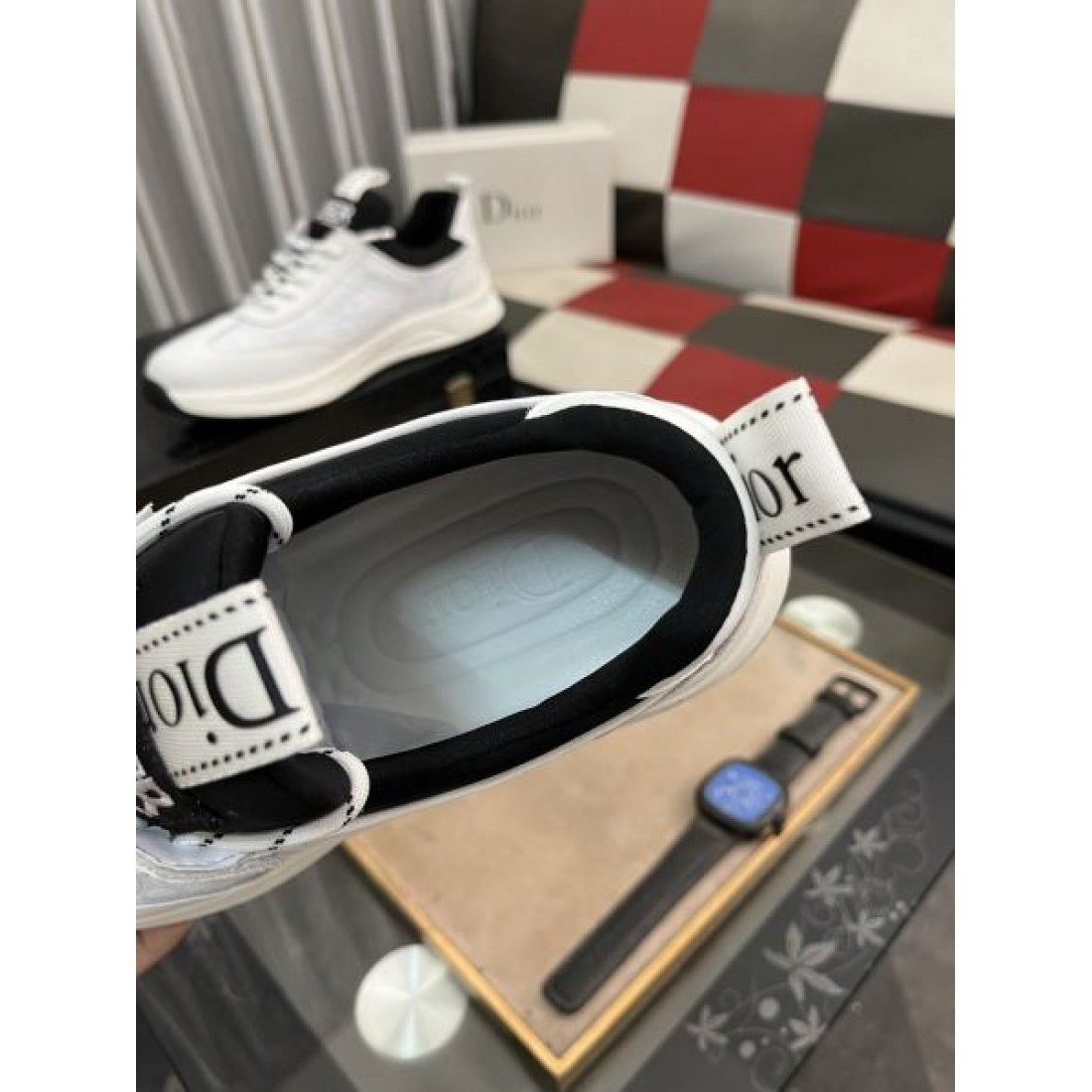精巧な ディオール コピー スニーカー DIOR 着こなしに品格を添えて