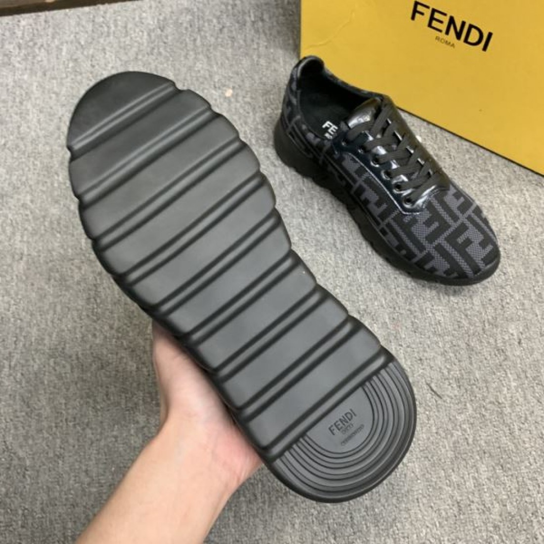 機能性と美しさが融合FENDI コピー スニーカー フェンデイの逸品モデル