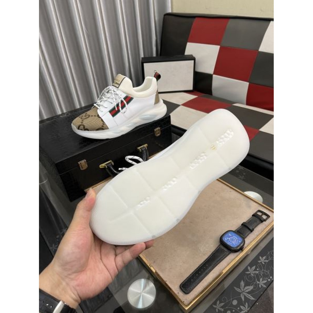 GUCCIで魅せる グッチ コピー スニーカー エネルギッシュで洗練された