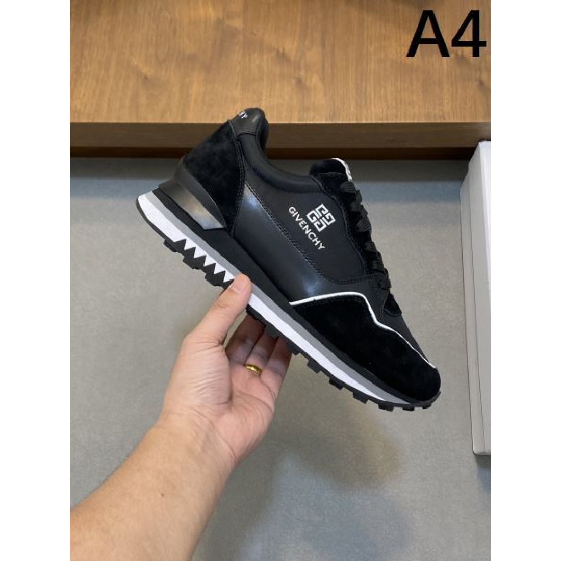 GIVENCHY ジバンシィ コピー スニーカー 上品で快適なモードスタイル