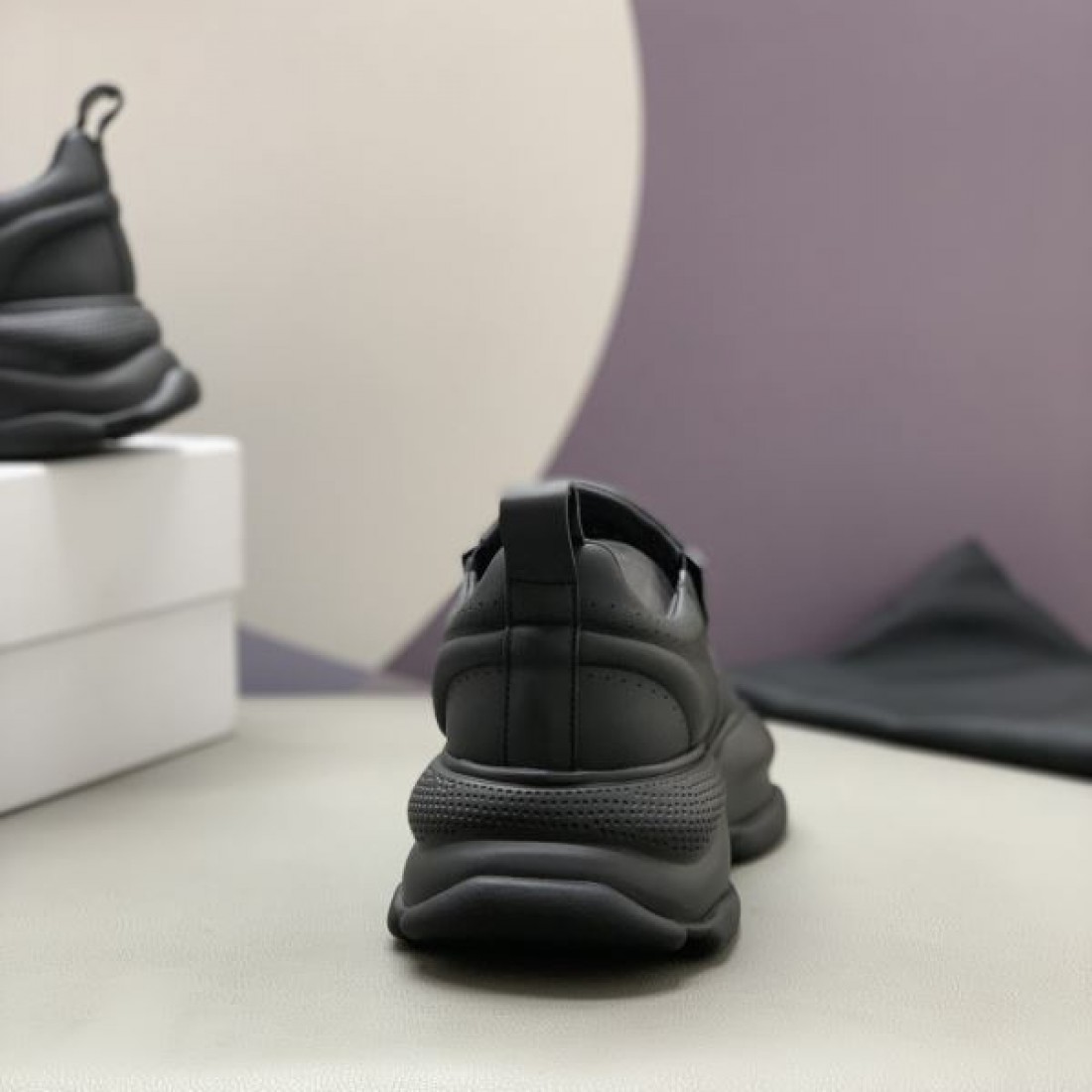  洗練された都会感ジバンシィ コピー スニーカー GIVENCHYで差がつく足元に