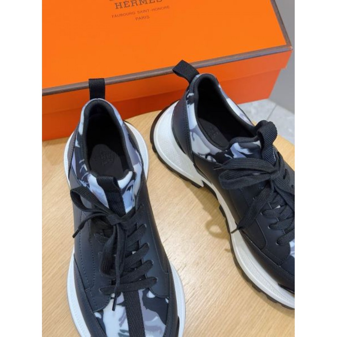 HERMES エルメス コピー スニーカー 高級でクラシックな魅力を手に入れて