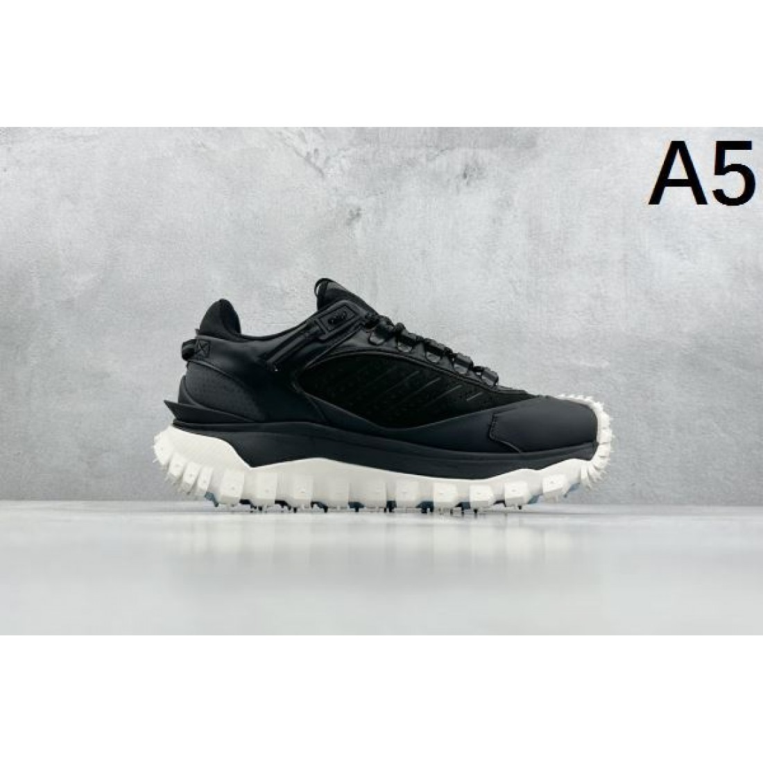 モード感漂う MONCLER モンクレール コピー スニーカー 軽やかで快適な