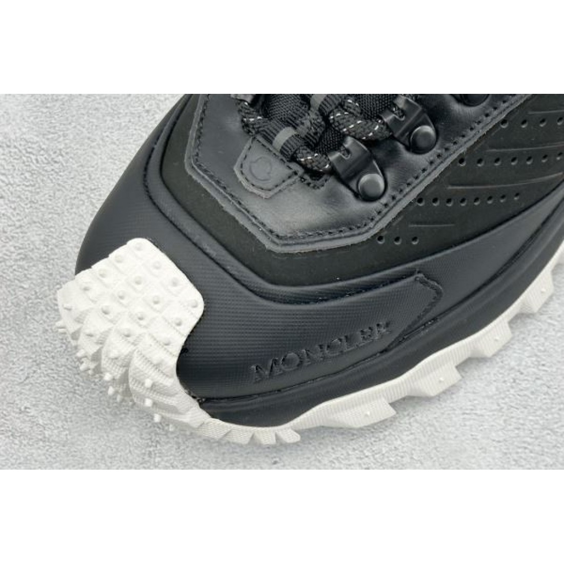 モード感漂う MONCLER モンクレール コピー スニーカー 軽やかで快適な