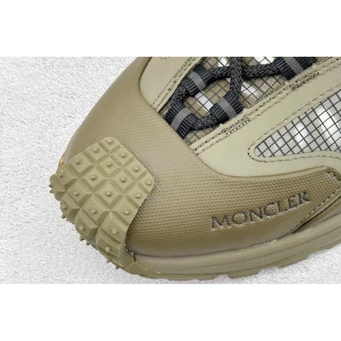 スポーティーかつ都会的な MONCLER モンクレール コピー スニーカー で注目