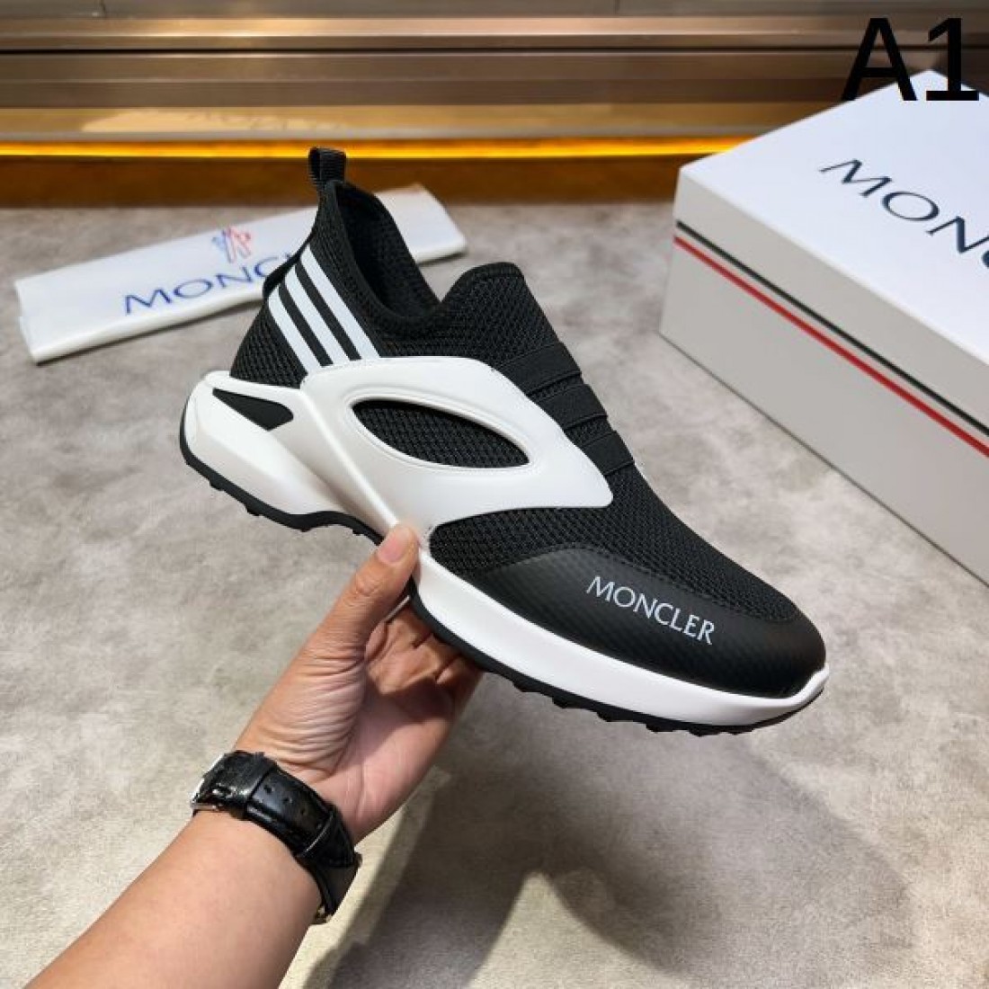 シーズンの流行にチェック MONCLER モンクレール コピー スニーカー 大人可愛い