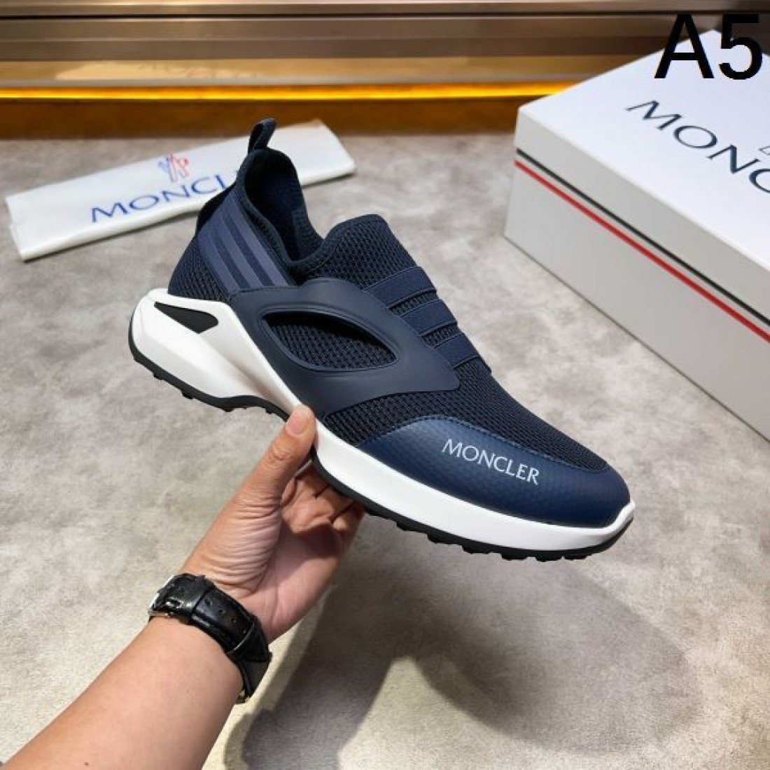シーズンの流行にチェック MONCLER モンクレール コピー スニーカー 大人可愛い