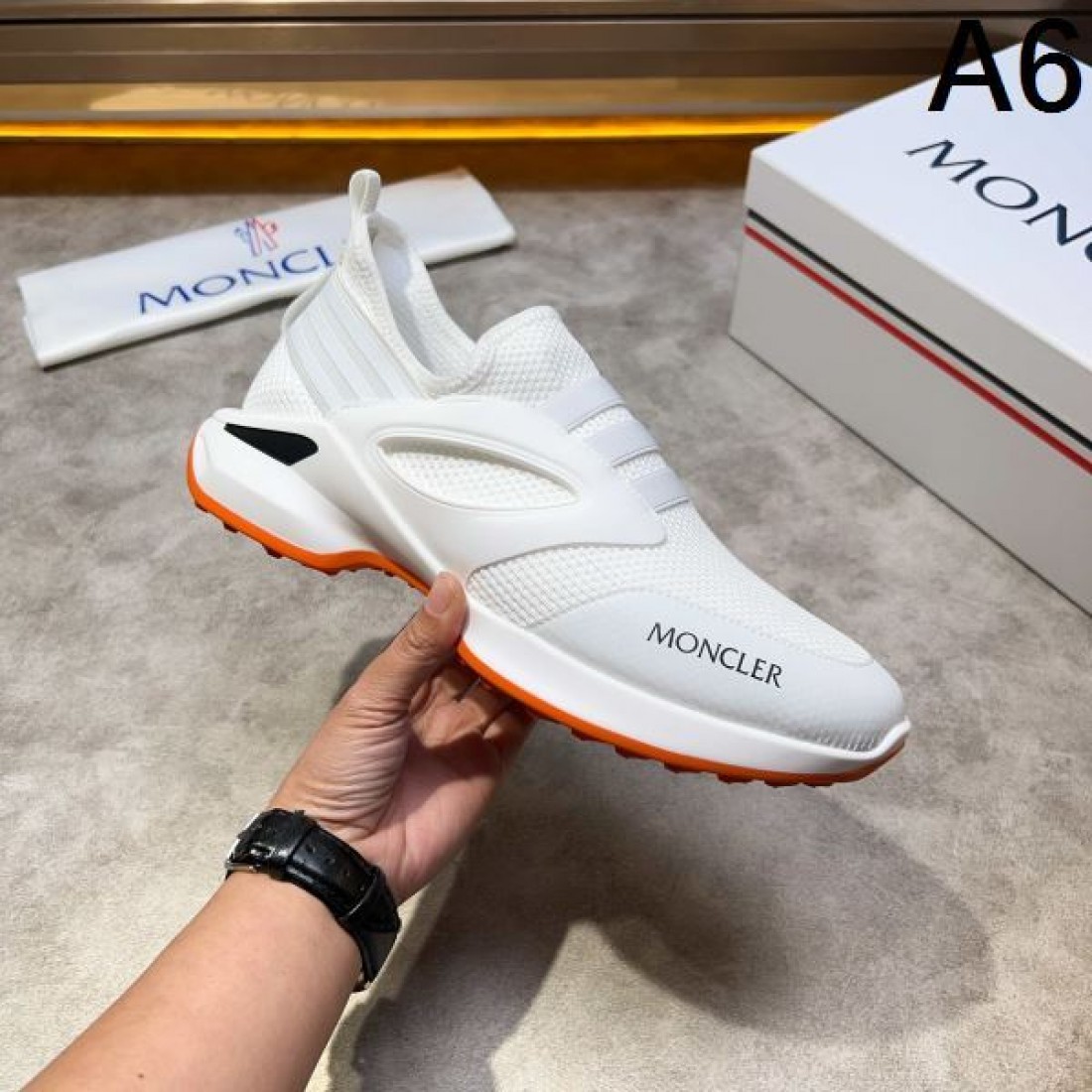 シーズンの流行にチェック MONCLER モンクレール コピー スニーカー 大人可愛い
